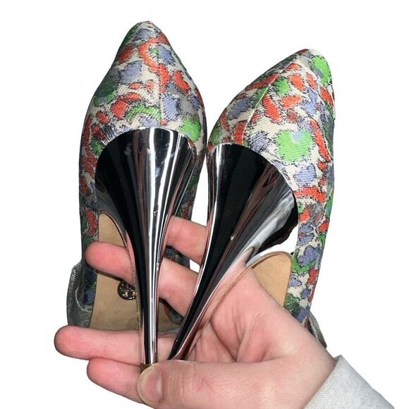 Tory Burch Bow Lurex Jacquard Brocade Pumps in Silver/Red/Green Size US 7M - Picture 6 of 8